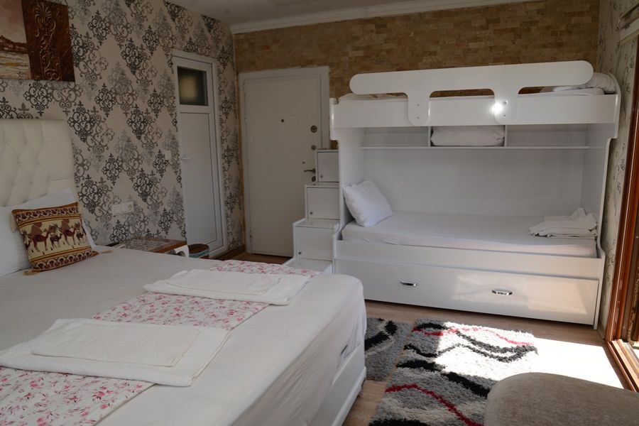 Balkonlu Deluxe Aile Odası